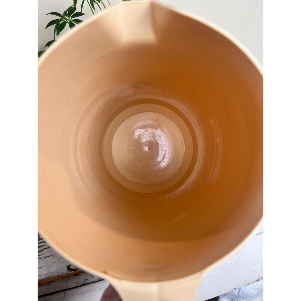 Vintage Rubbermaid Beige Almond With White Lid Pitcher 1 Gallon / Retro Home - Picture 7 of 9
